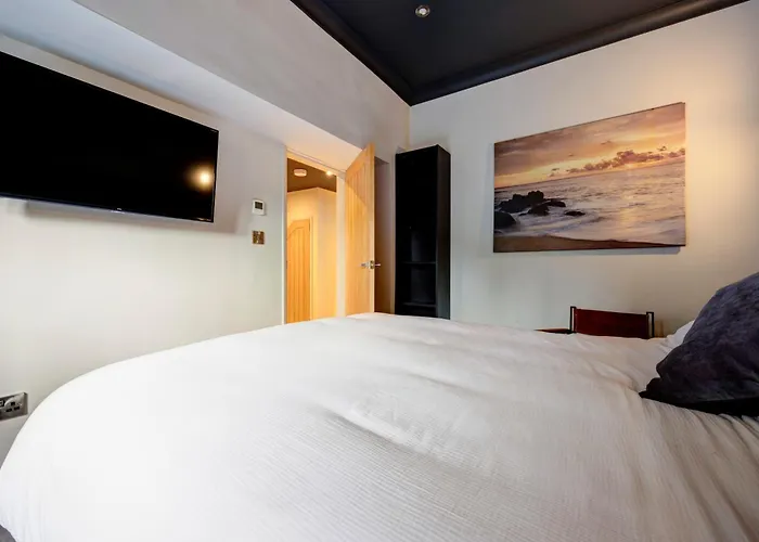 Croft House * Bentham